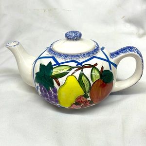 Sorrento fruit tea pot sz 9x7x4.5 tall